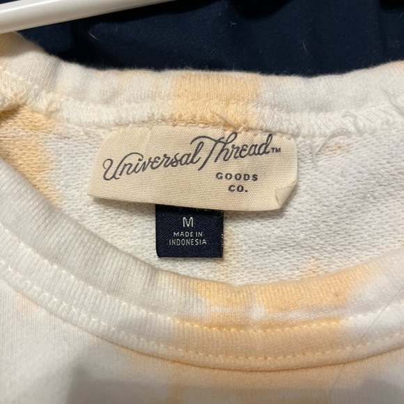 Universal thread size medium crew neck sweatshirt - Picture 3 of 4
